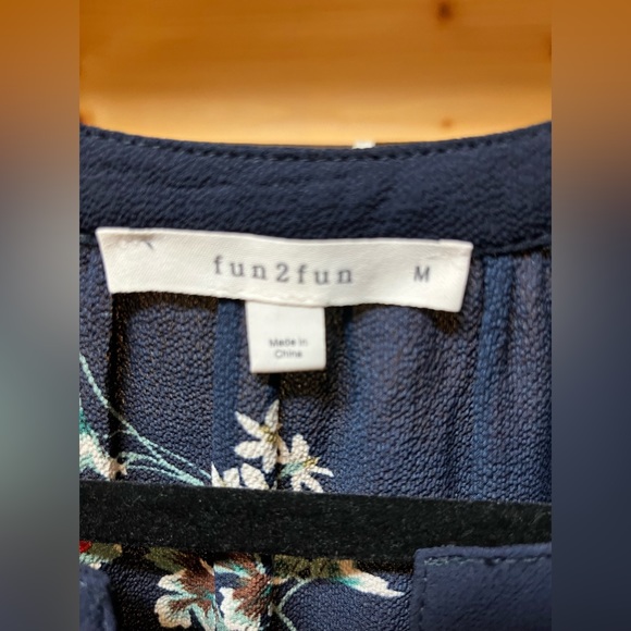 EUC 2 Stitchfix Floral Blouses with earring/necklace set - M - Picture 5 of 9